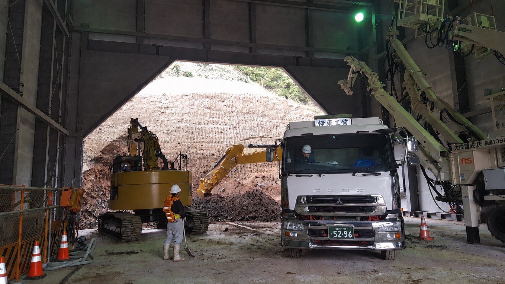 トンネル坑内での土木工事